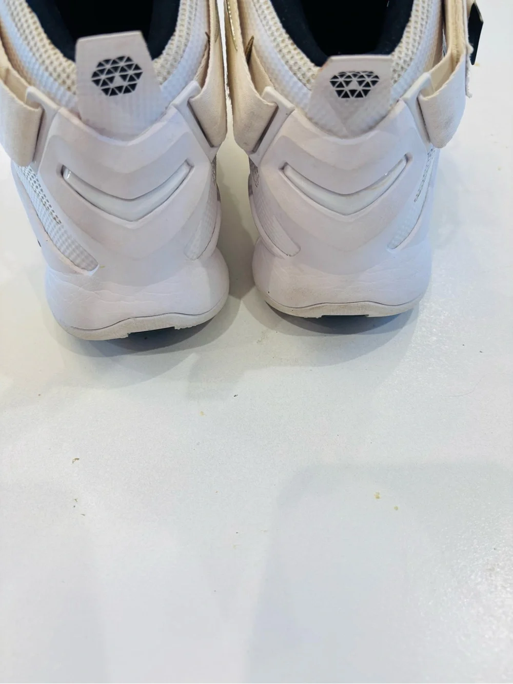 Nike Lebron Soldier 1X 9 Men’s Basketball Shoes in White and Black size 12.5 - Picture 4 of 7